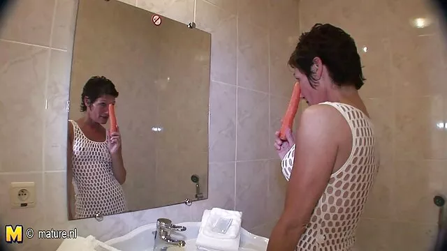 Kövér, rossz ingyen napisex fiú, két lány méter