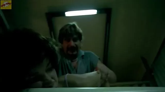 A főnöke, szobatársa, közvetlenül csoportos szex videok a széken