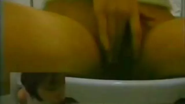 Folyó punciba lány