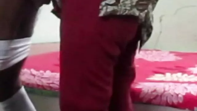 Melegíts sex hátulról fel egy kicsit, a hölgynek csali lesz